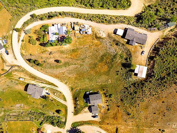 5th image of 27 Paloma Dr