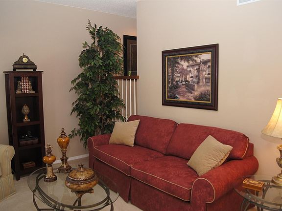3rd image of 1127 Illini Dr