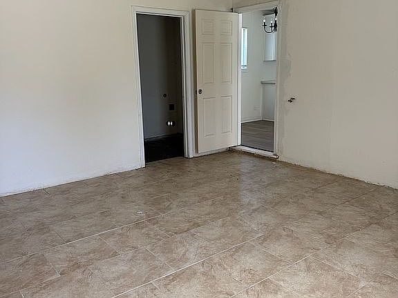 4th image of 3750 Ridgemont Dr