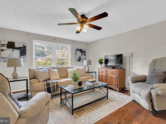 2nd image of 8417 Great Lake Ln