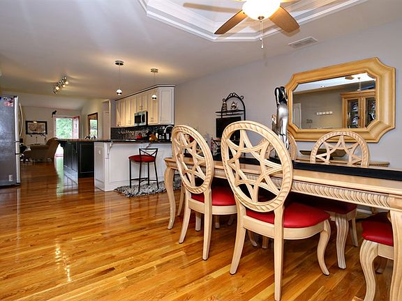 3rd image of 6012 Six Mile Ln