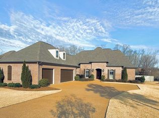 104 Pin Oak Dr, Oxford, MS 38655