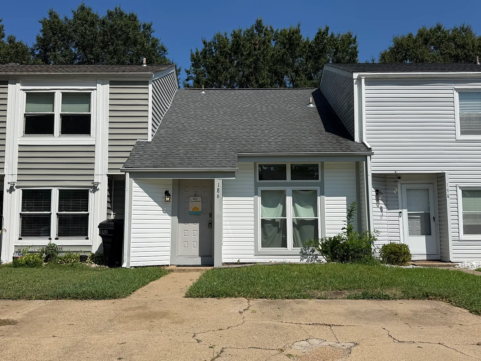 2 bed, 990 sqft, $1,790 — Photo 2