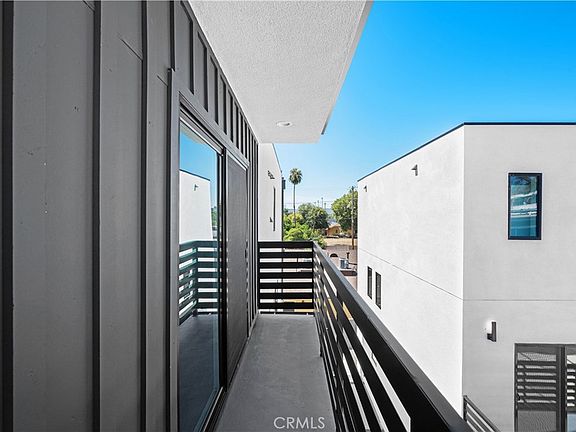 3rd image of 6704 1/2 Kester Ave #6704