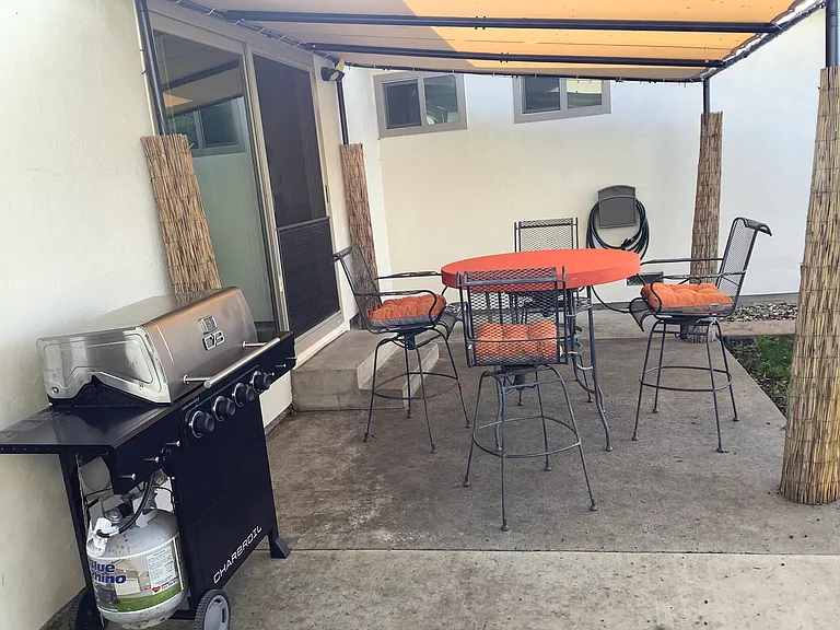 453 Leslie Ave — Photo 19