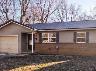 1262 S Estate Ave, Springfield, MO 65804