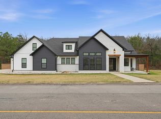 1708 E Holloway St, Morrilton, AR 72110