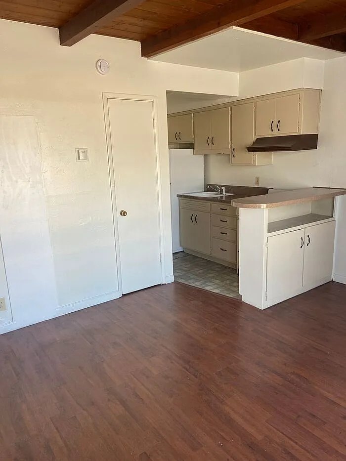 1 bed, 1.0 bath, 600 sqft, $725 — Photo 2