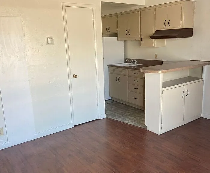 1350 N Craycroft Rd #U — Photo 2