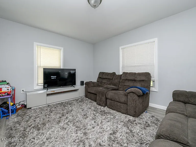 405 Main St #2 — Photo 5