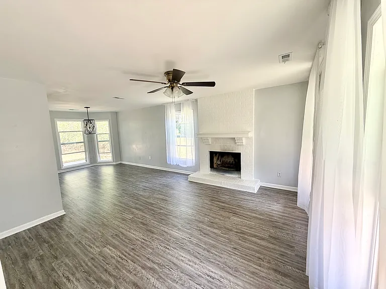 312 Summer Pl — Photo 3
