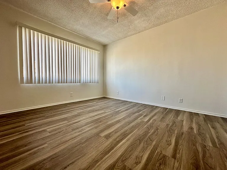 2523 Rockefeller Ln — Photo 4