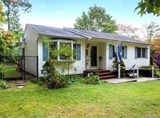 39 Ivy Rd, Rocky Point, NY 11778
