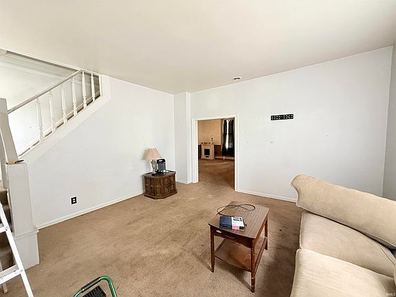 3rd image of 125 E Johnson St