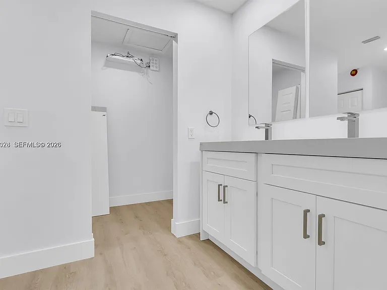 8535 Casa Del Lago #F — Photo 17