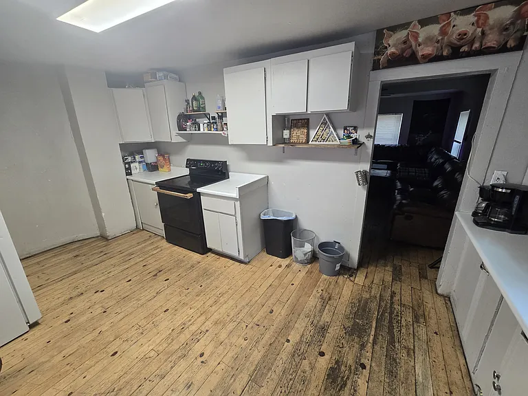 405 S Leroux St — Photo 11