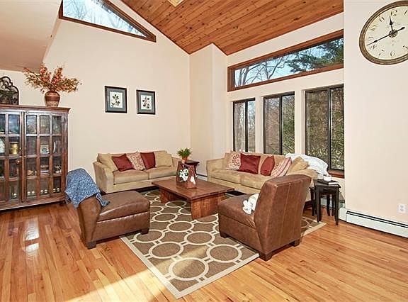 3rd image of 21 Amalfi Dr