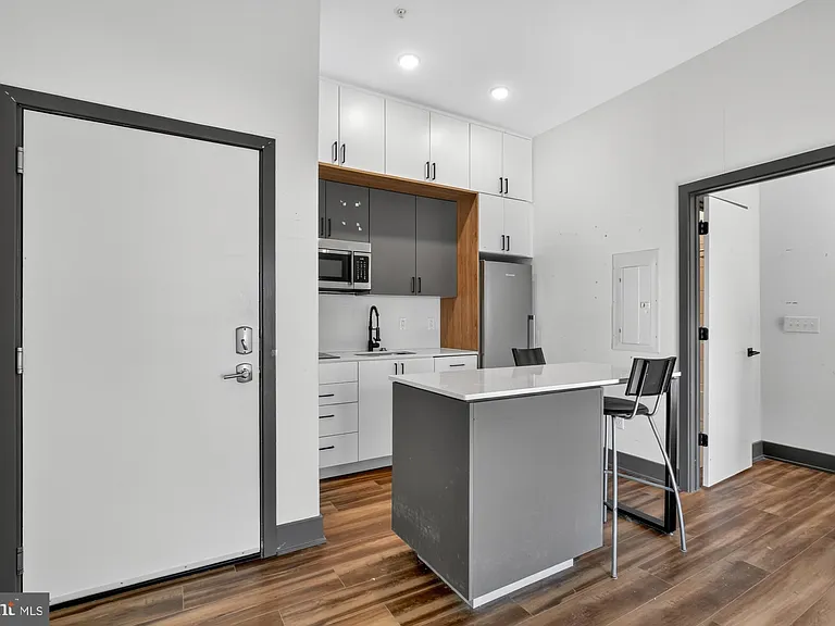 1935 E Hazzard St #303 — Photo 9