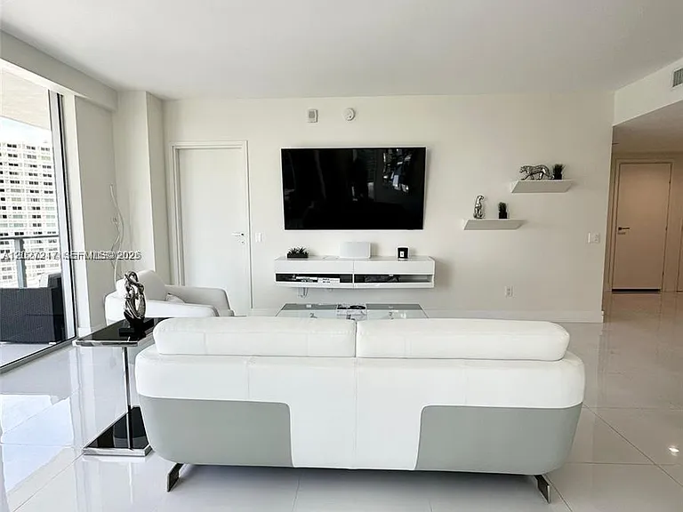 1300 Brickell Bay Dr #3101 — Photo 3