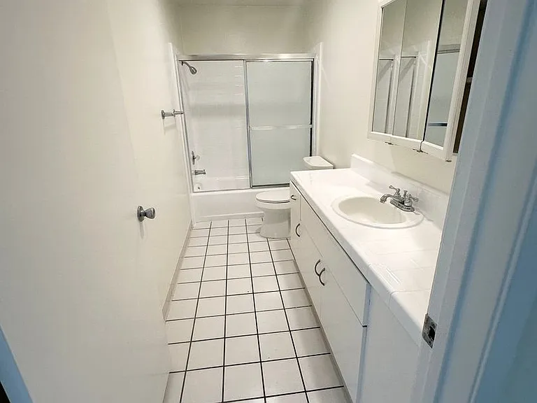 1234 Las Palmas Ave — Photo 11