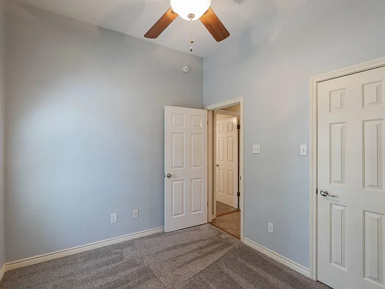 2604 Bluebonnet Valley Dr — Photo 23