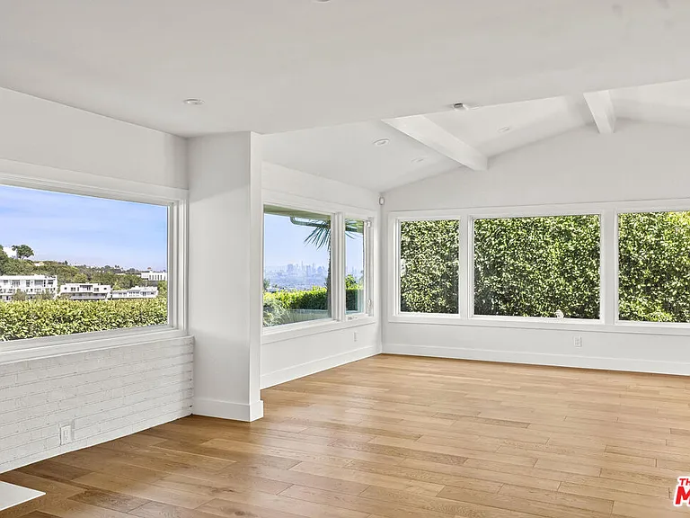 9881 Beverly Grove Dr — Photo 12