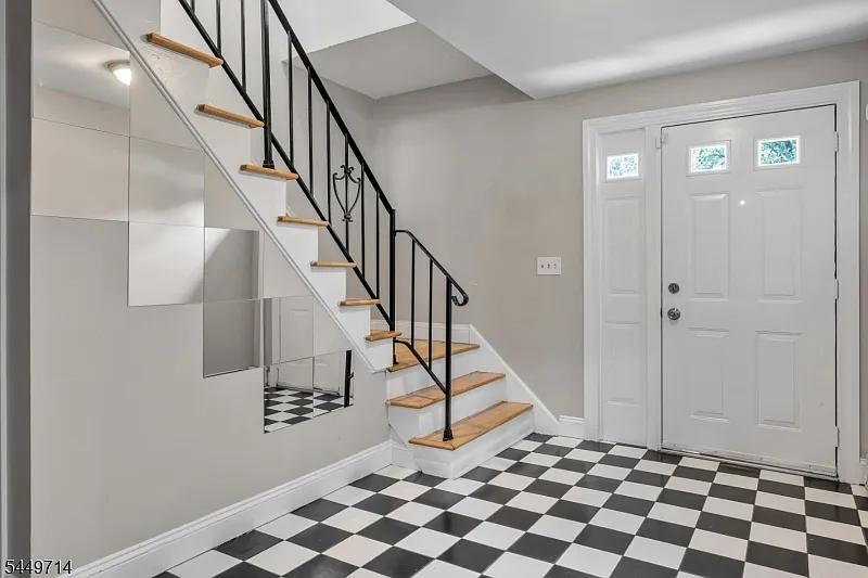 4 bed, 3.0 bath, $4,350 — Photo 2