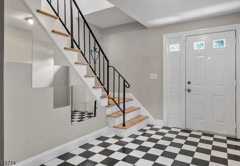 2 Stiles Ln — Photo 2