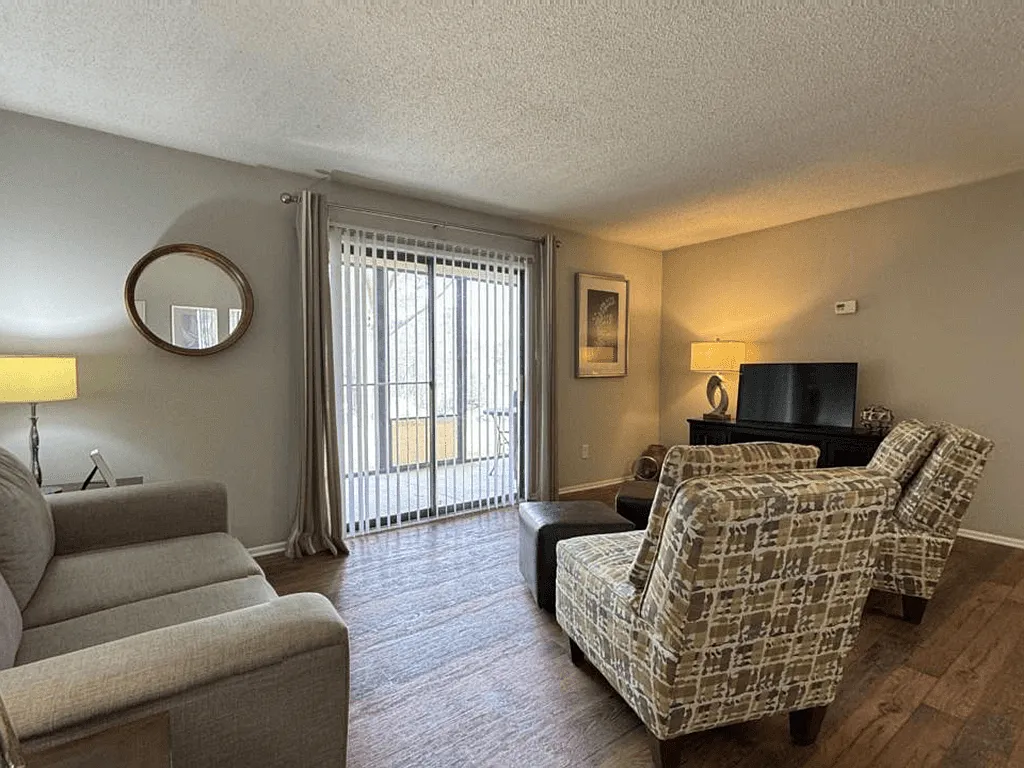 Quail Hollow Apartments — Photo 3