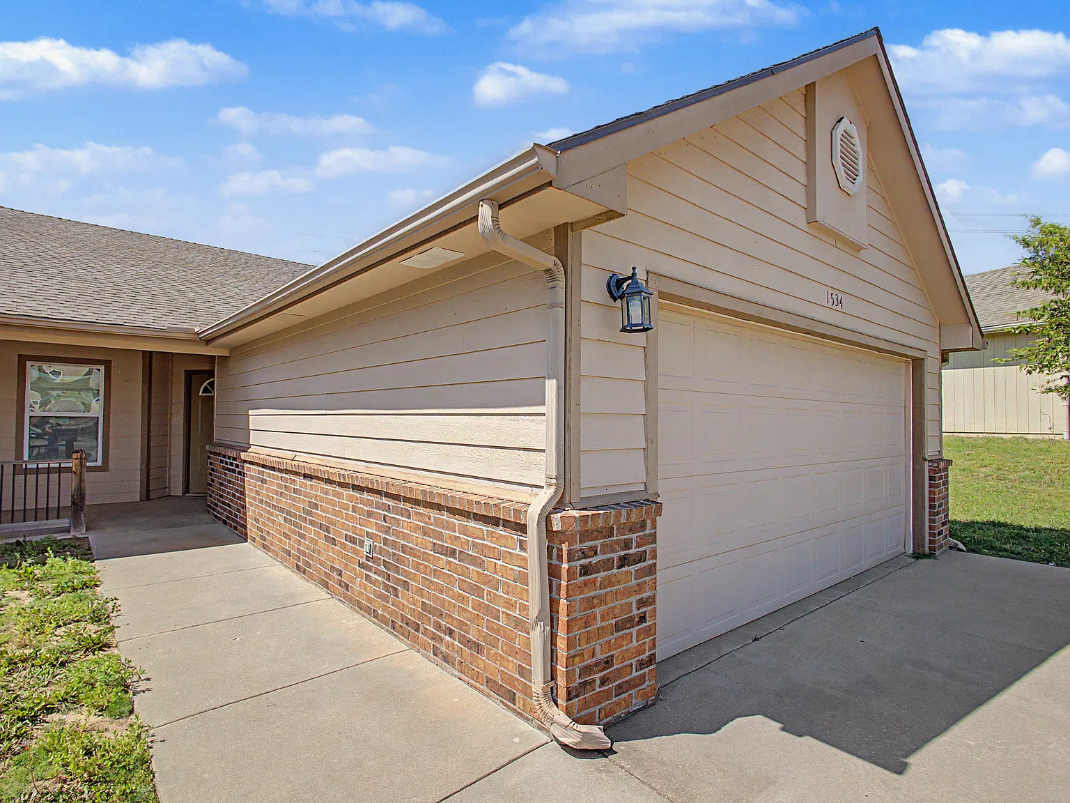 3 bed, 1126 sqft, $1,450 — Photo 1
