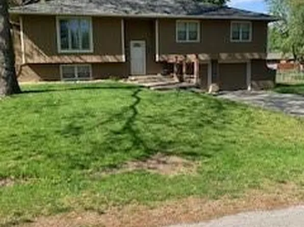 15316 N Circle Dr, Basehor, KS 66007