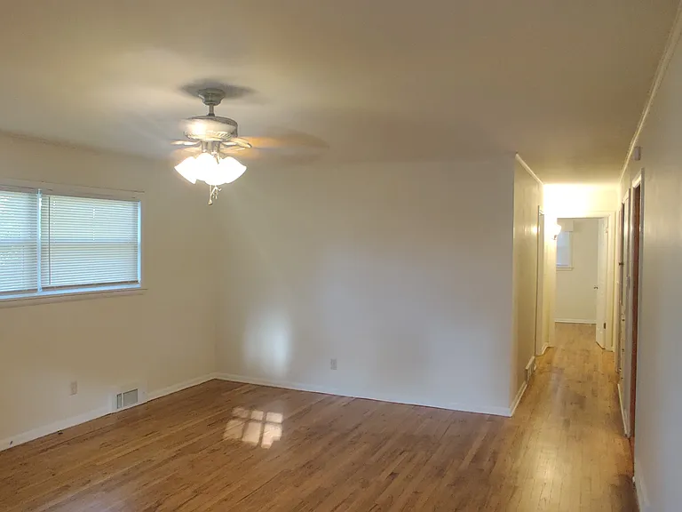 1350 N Kings Dr — Photo 17