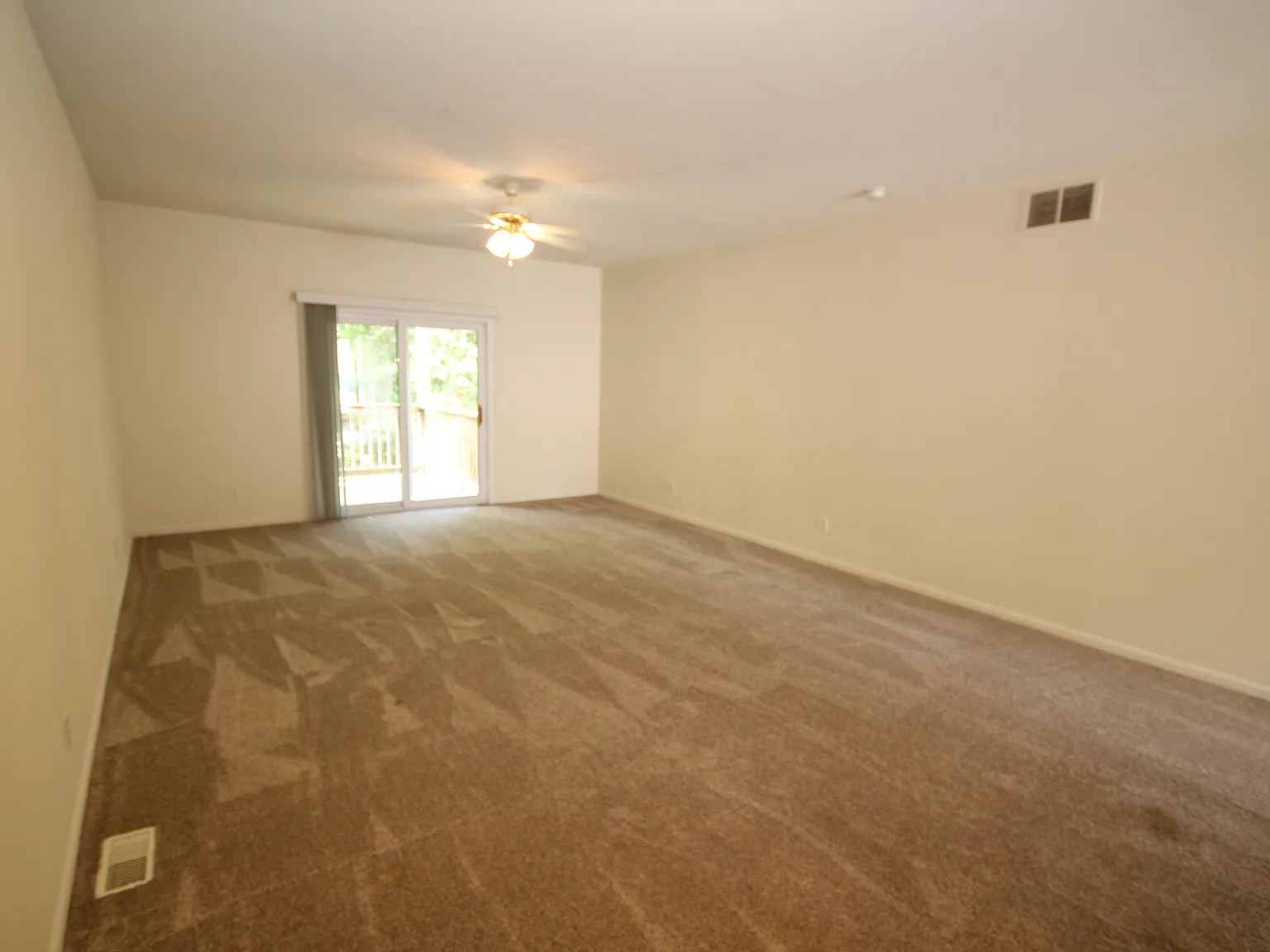 2 bed, 900 sqft, $1,300 — Photo 4