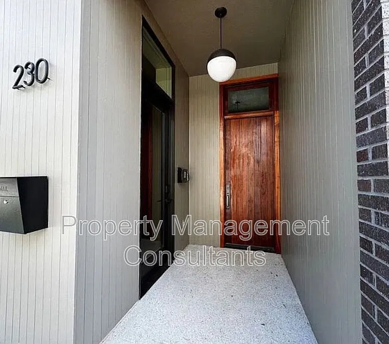 2 bed, 2.5 bath, 2900 sqft, $4,000 — Photo 3