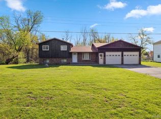 15641 McCaslin Lake Rd, Linden, MI 48451