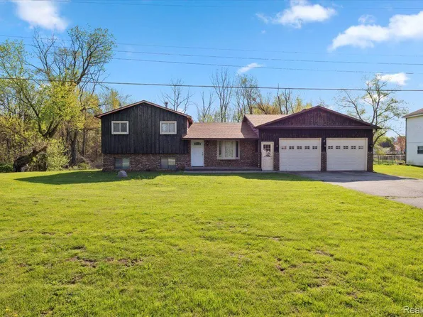 15641 McCaslin Lake Rd, Linden, MI 48451