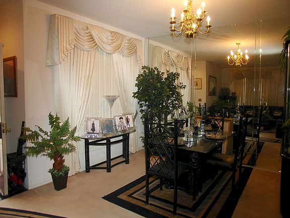 FORMAL DINNINGROOM