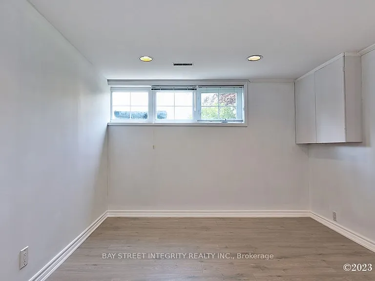 27 Heathview Ave #LOWER — Photo 12