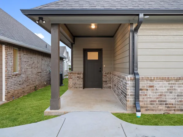 216 W McCurtain Ave #B, Calera, OK 74730