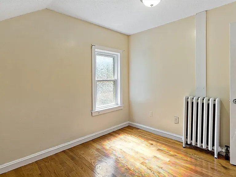 338 Elm St — Photo 4
