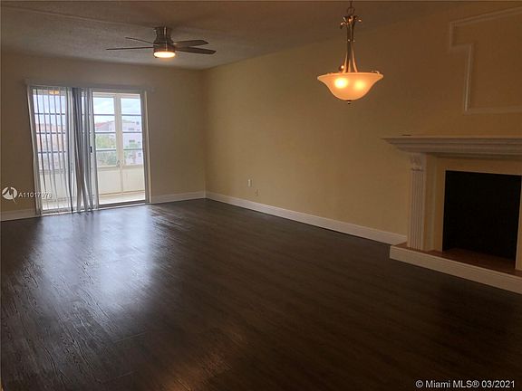 4th image of 2860 Somerset Dr APT 410K