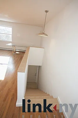 Rented by Link NY Realty | media 4