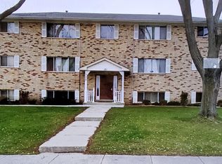 120 S 14th St APT F, Saint Charles, IL 60174