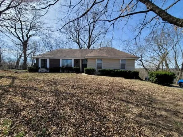 10407 N Crooked Rd, Kansas City, MO 64152