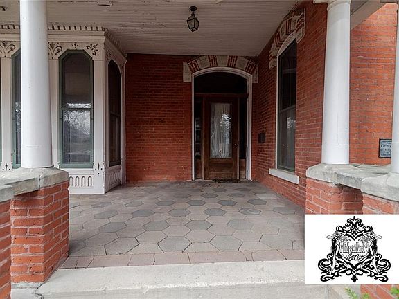 4th image of 805 N 4th St