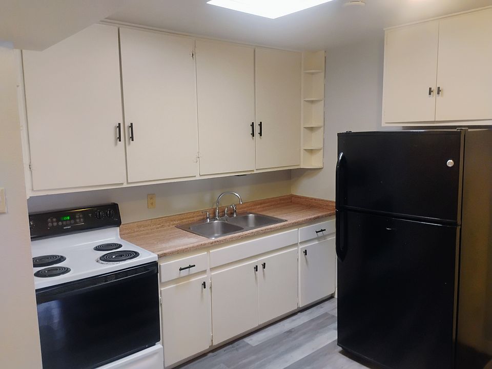 Full kitchen