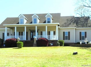 421 Lake Pointe Dr, Roanoke Rapids, NC 27870