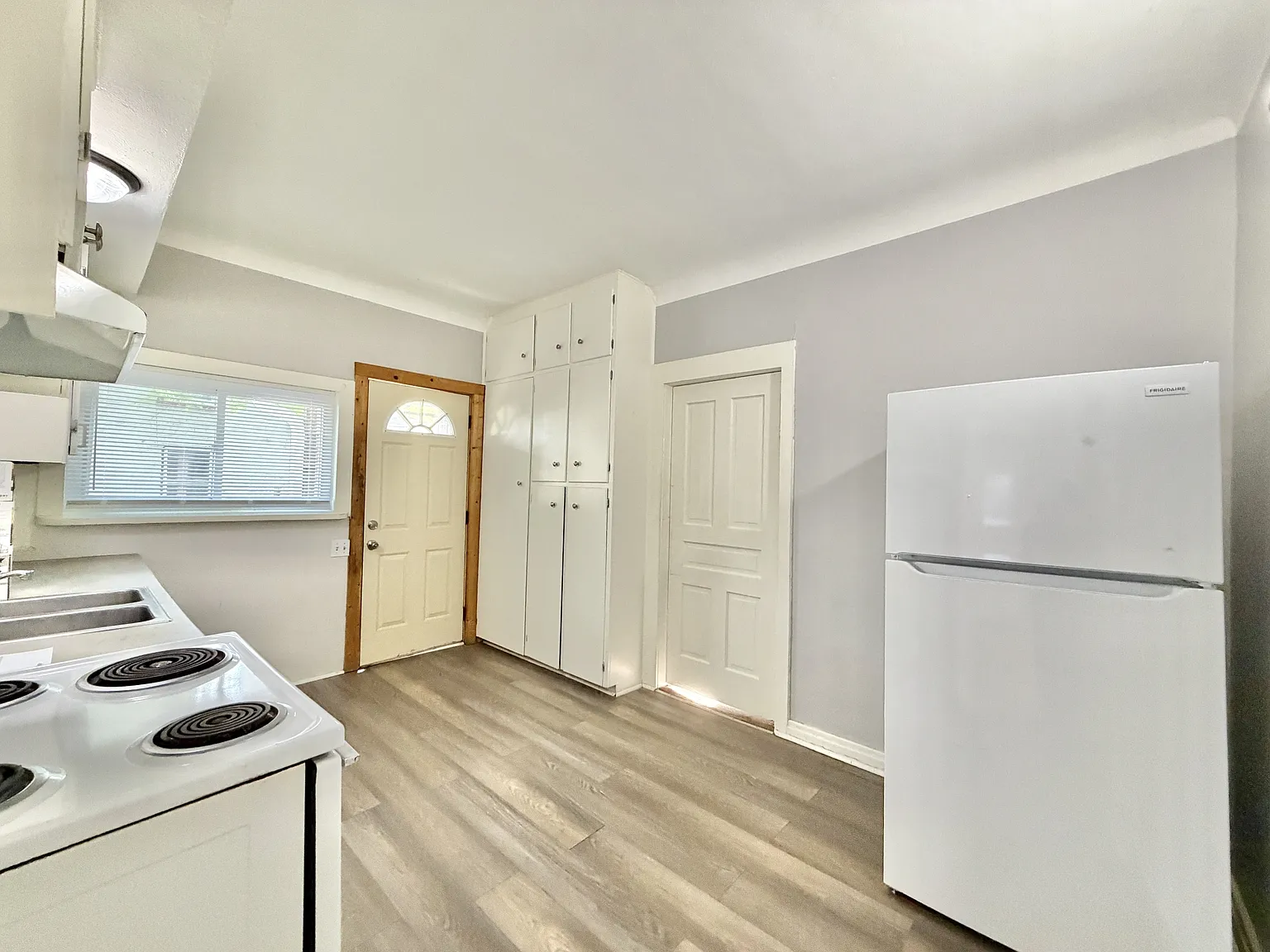 330 Lincoln St - 2 — Photo 2