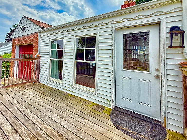 112 Ochsner Pl — Photo 2