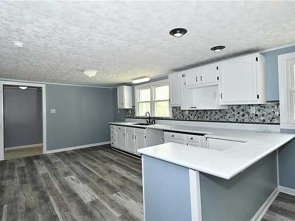 4th image of 140 Overbrook Rd